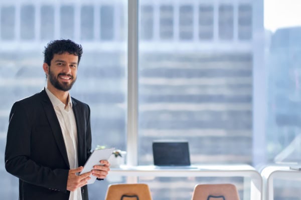 coach ready for clients holding a tablet